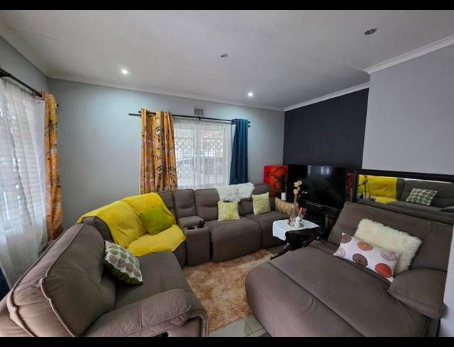 2 BEDROOM SIMPLEX FOR SALE IN REDCLIFFE